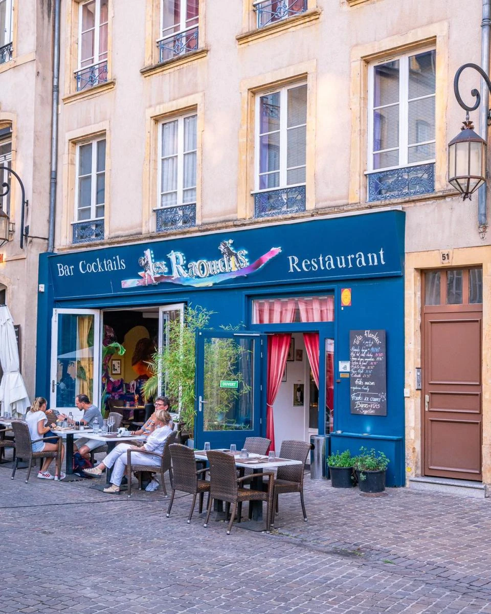 
		                LES RAOUDIS -
		                Restaurant traditionnel